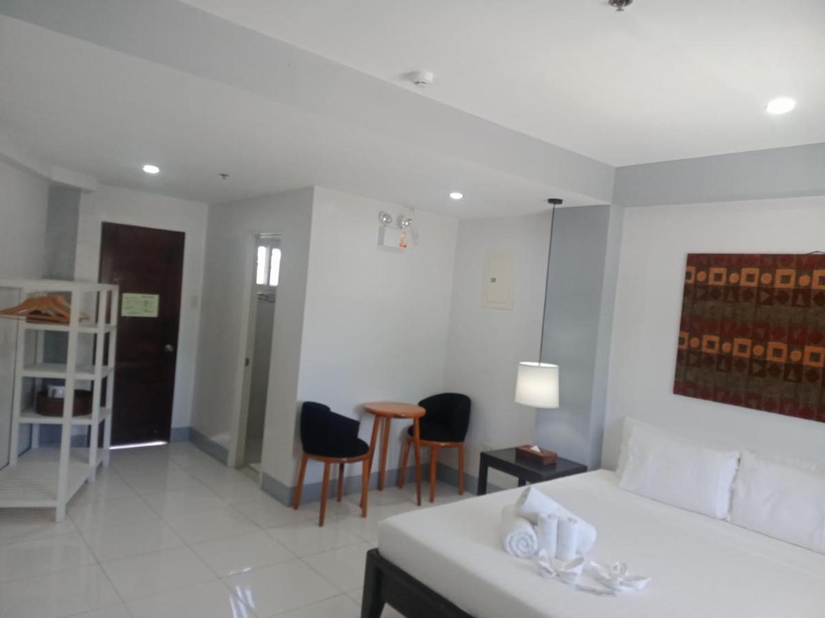 Dona Lolita Hotel *